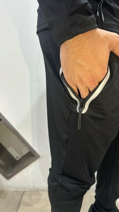 Conjunto Deportivo Termo Negro en internet