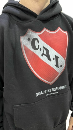 Buzo Escudo Independiente NEGRO/BLANCO en internet