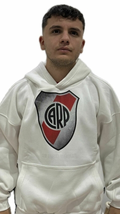 Buzo Canguro Escudo River Plate NEGRO/BLANCO - PATRICIOS INDUMENTARIA