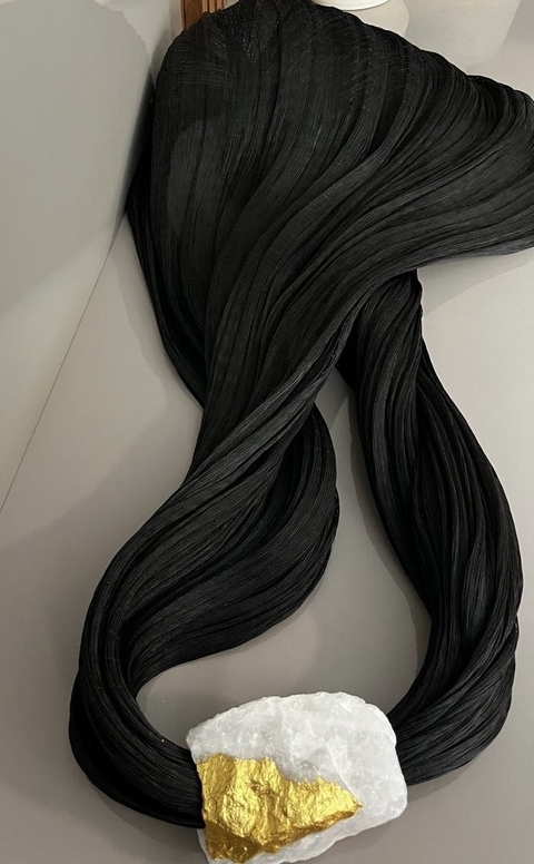 Colar de mesa decorativo escultura Gelo preto (90 cm) - comprar online