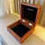Caixa Quadrada Decorativa em MDF com Couro Sintético Mocca e Detalhe Dourado – 16x8x15cm - comprar online
