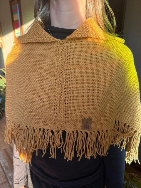 Poncho al Telar Mostaza con Flecos