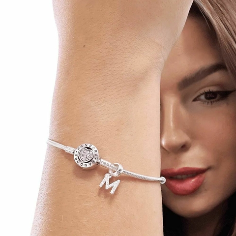 Berloque Letra Cravejada em Prata 925