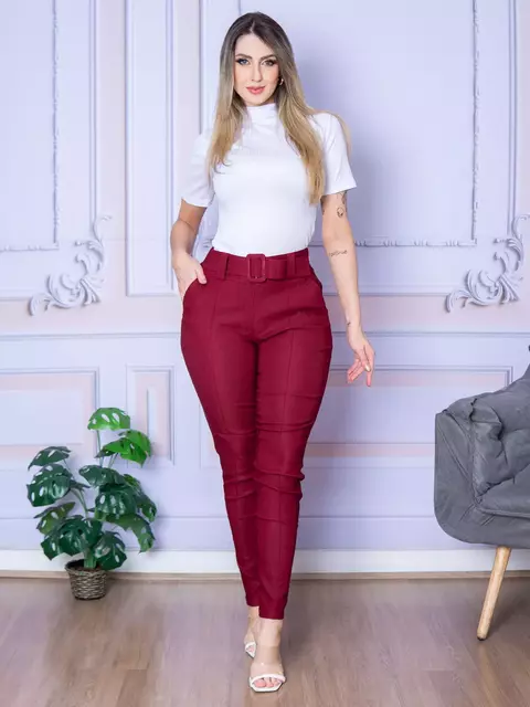 Calça Feminina com Cinto e Bolso