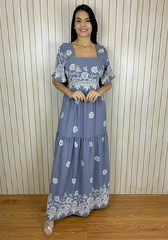 Vestido Longo em Crepe – Elegância que Não Amassa! Beleza, praticidade e sofisticação em um só vestido! Esse modelo longo em crepe encorpado e leve, além de ter caimento impecável, não amassa, o que o torna perfeito para acompanhar você em qualquer ocasiã