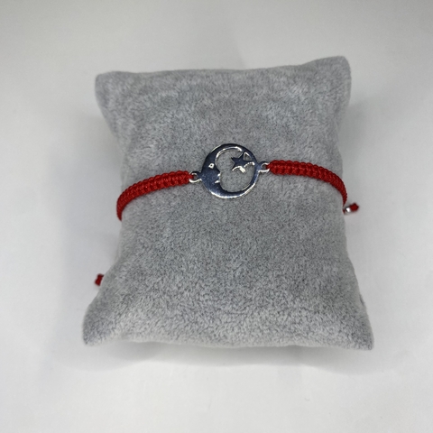 Pulsera Roja Macramé Círculo Luna y Estrella