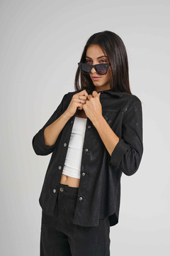 ART 2760 CAMISA DE GABARDINA ELASTICA CON PINCELADAS FOIL NEGRO en internet