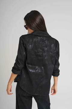 ART 2760 CAMISA DE GABARDINA ELASTICA CON PINCELADAS FOIL NEGRO - comprar online