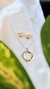 Conjunto Colar Pingente Redondo Vazado e Brincos Click Detalhes Cravejados Banhado à Ouro 18k na internet