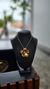 Colar com pingente de flor banhado a ouro com zircônia - comprar online