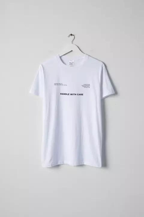 Remera regular HANDLE WITH CARE - comprar online