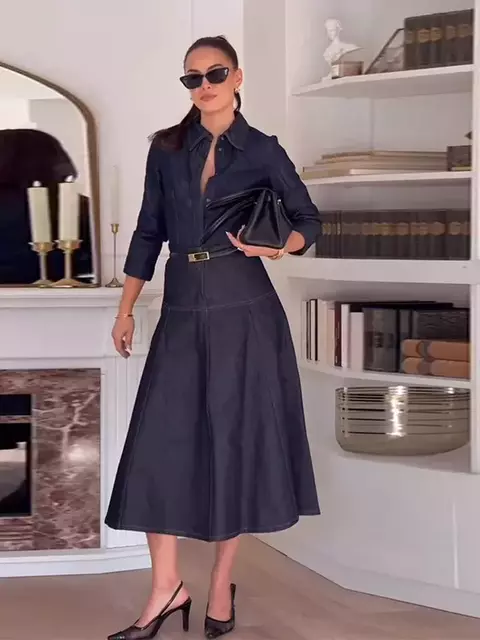 Urban Chic Duo ? Valoriza o estilo urbano + chic, reforçando o “2 peças” (duo). SEO: conjunto 2 peças feminino, moda primavera 2025, saia e jaqueta jeans.