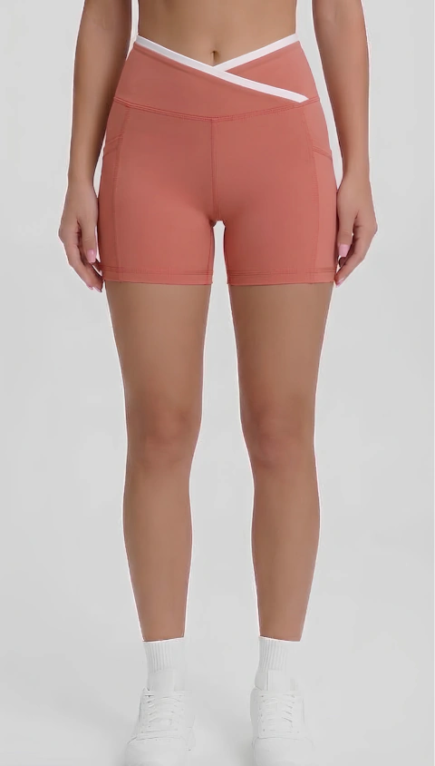 Calza short con bolsillos laterales y cintura cruzada con vivo AC70