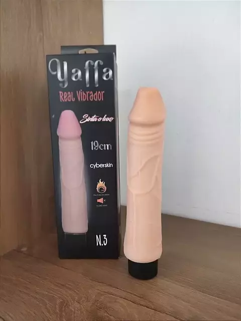 PRÓTESE REALÍSTICA EM CYBERSKIN COM VIBRADOR INTERNO (CLARA) 19,5x4cm - EZILI - comprar online