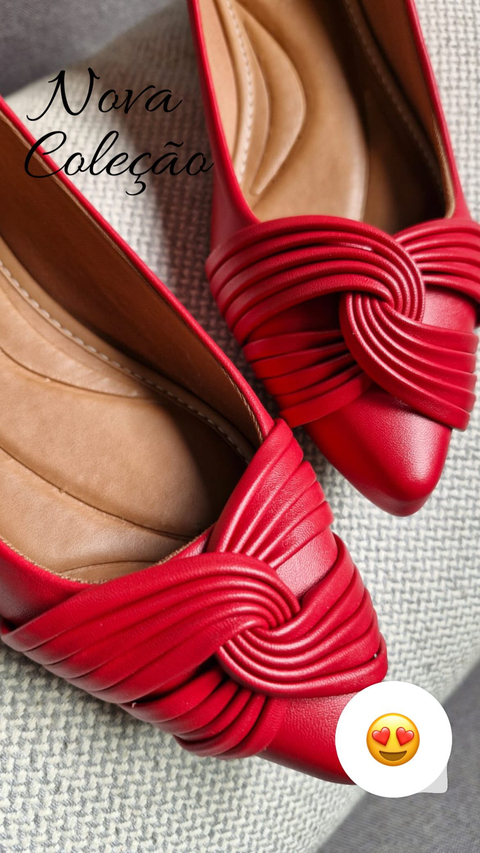 Sapatilha vermelha trançada