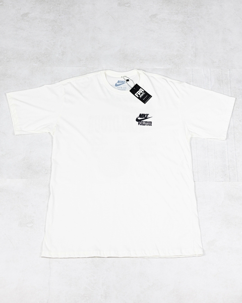 Camiseta Nike World Tour