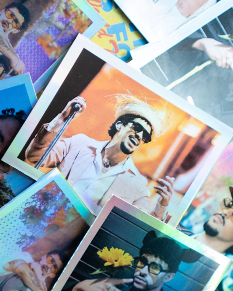 [09] Sticker Holográfico Bad Bunny - comprar online