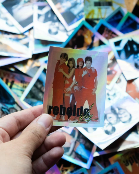 [06] Sticker Holográfico Erreway - comprar online