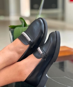 Imagem do Mocassim tratorado preto strass