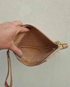 cartera cuero marron besha - Pura Vida Almacen de Ropa Moda Circular