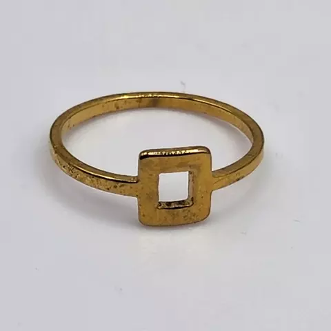 ANILLO CUADRADO CALADO DORADO
