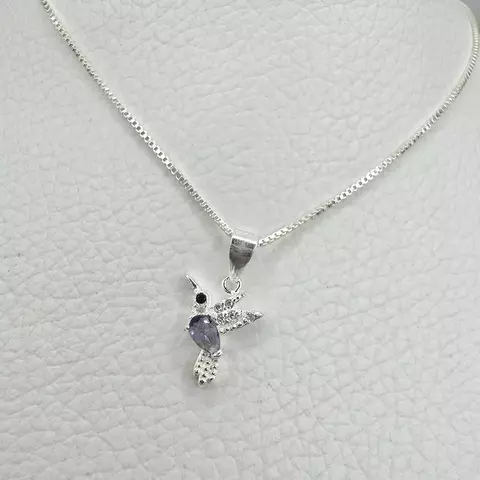 CONJUNTO DIJE COLIBRÍ CON CUBIC VIOLETA Y MICROPAVÉ CRISTAL MAS CADENA VENECIANA DE 45CM