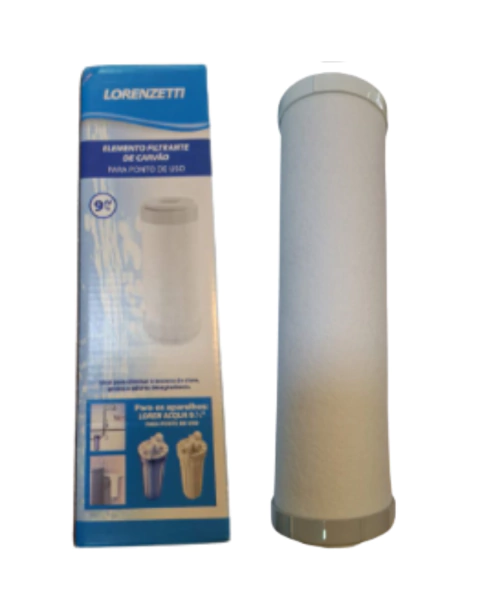 Refil elemento filtrante de carvão ativado 9.3/4 para ponto de uso ao lado de sua embalagem azul e branca da marca Lorenzetti