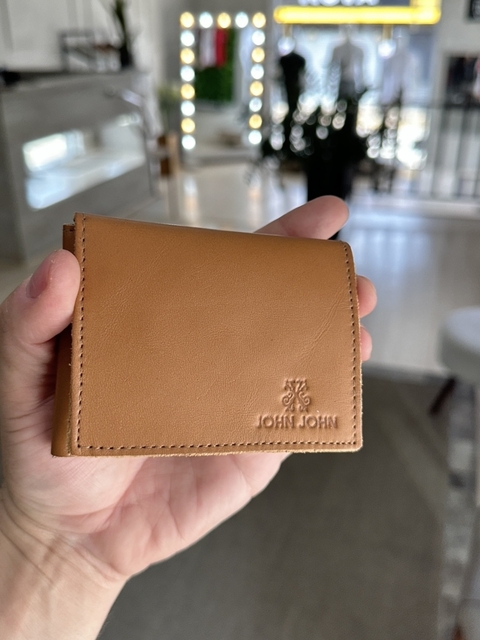 CARTEIRA COURO JHON J. CARAMELO
