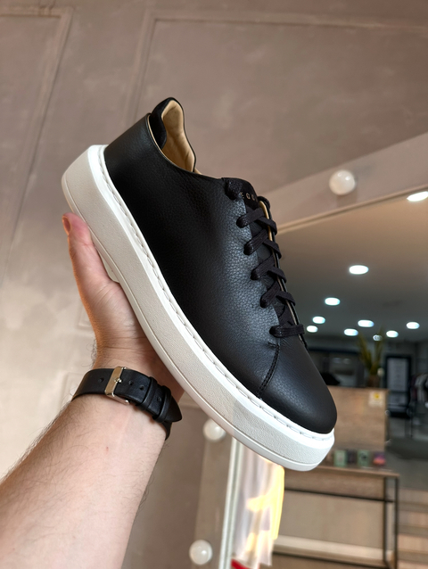 Sneaker Preto couro