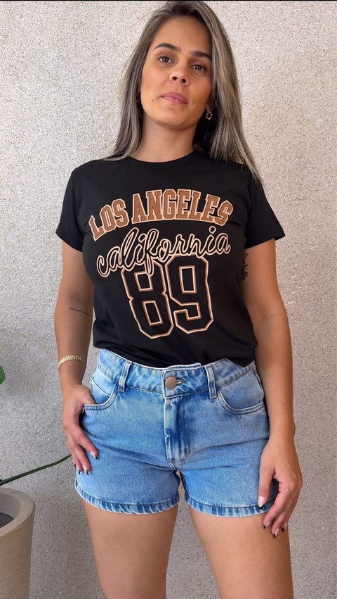 SHORTS JEANS INDULTO (detalhe no bolso)