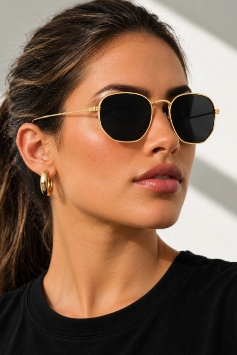 Óculos de Sol Capri Hexagonal Dourado com Preto - Feminino
