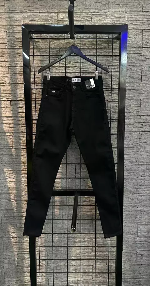 CALÇA JEANS TITULAR PRETA BÁSICA