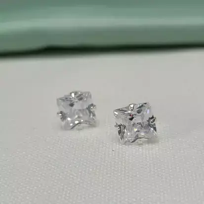 Brinco Zircônia Prata