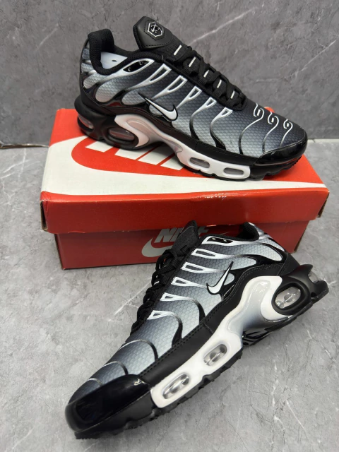 TENIS NIKE TN (BRANCO-PRETO)