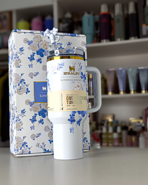 Colección Loveshackfancy x Stanley Floral Azul 1.118Ml