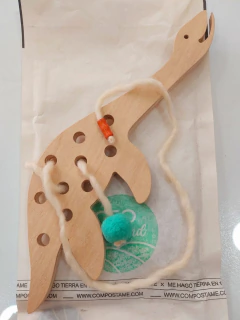 Juego de ensartar de madera con cuerda - comprar online