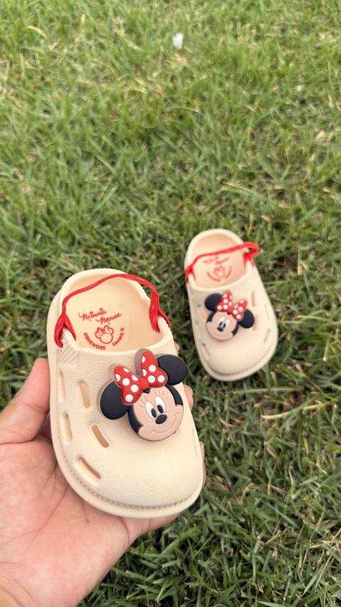 BABUCHE INF FEM DISNEY LIGHT UP
