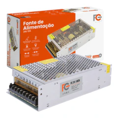 Fonte de alimentação chaveada FC 24V 10A com caixa de metal perfurado e embalagem laranja e branca ao fundo