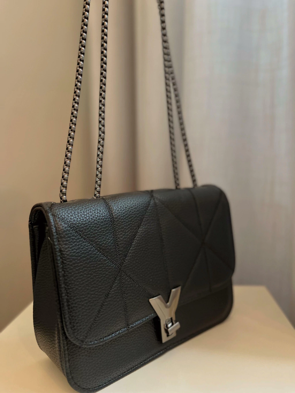 Bolsa Casual Preta com Corrente - Pequena