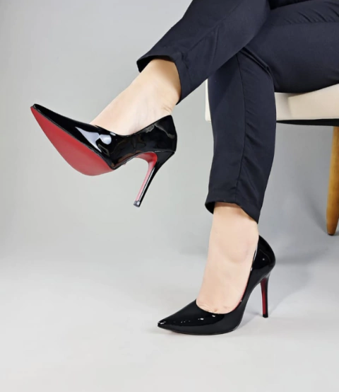 LONGBEAK - SCARPIN VERNIZ PRETO SOLADO VERMELHO SALTO 11CM - comprar online