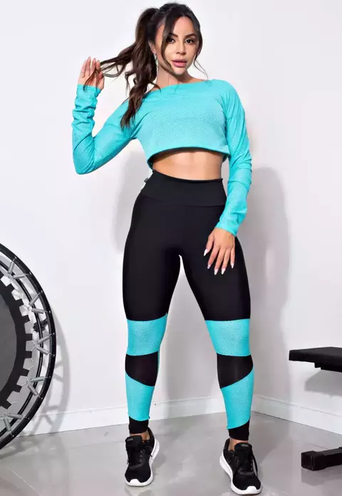 Conjunto Fitness Essência Plural Dubai - Calça Preta + Cropped na Tela DryFit na cor Azul Claro | REF: LX147