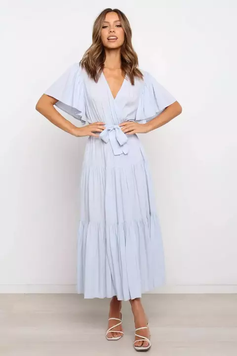 Vestido Longo Monocromático com Babados – Elegância e Sofisticação no Verão 2025