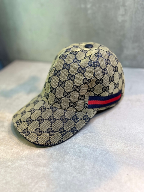 Boné Gucci Premium Bege Monograma GG Faixa Lateral