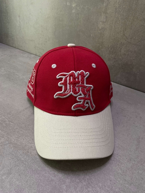 Boné Amiri Premium Aba Branca Bordado Logo AM-Vermelho