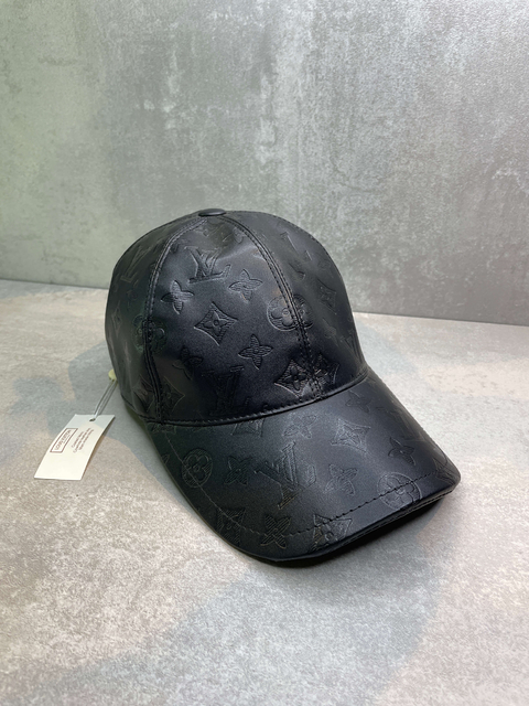 Boné Louis Vuitton Preto em Couro Premium