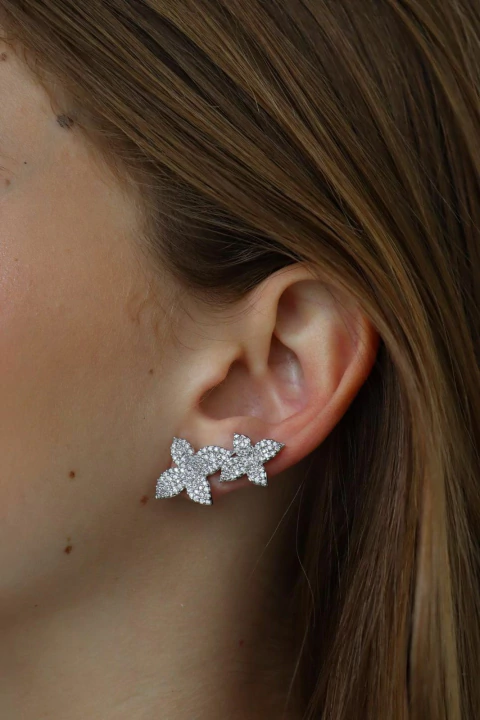 Ear Cuff Camelia Cravejado