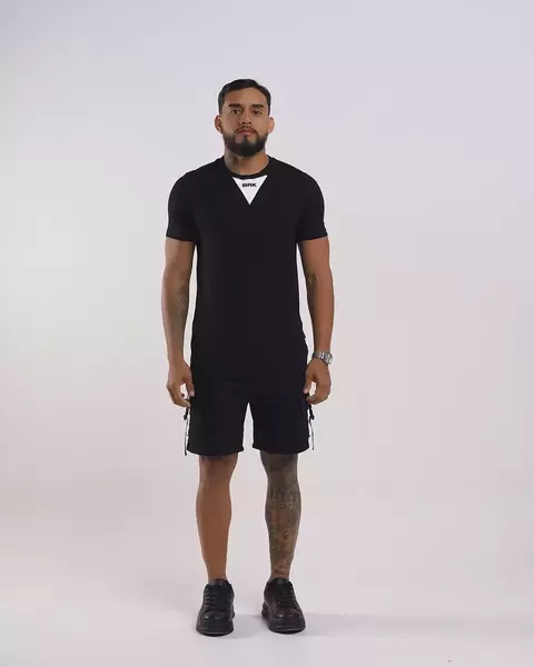 Camiseta Long Triângulo Essence