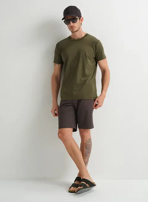 Remera Luxury Cuello U Etiqueta Negra