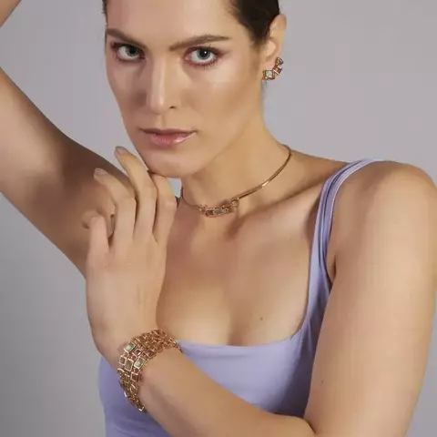 Gargantilha maleável com cristais diversos banhado a ouro