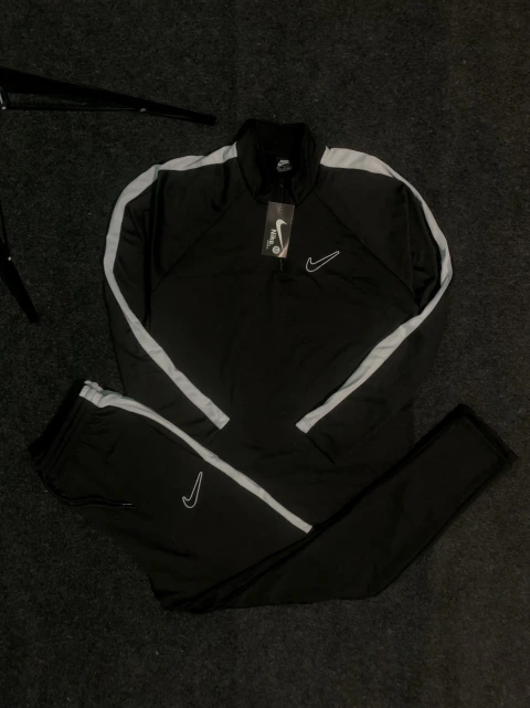 CONJUNTO TERMO DRY - NIKE